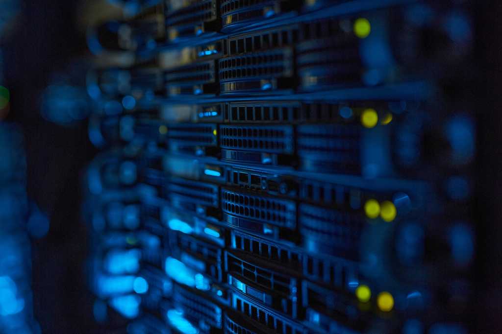 &#50;&#48;&#50;&#48;&#27431;&#27954;&#26479;&#39044;&#36187;服务器机架在一个淡光数据中心带亮指示器